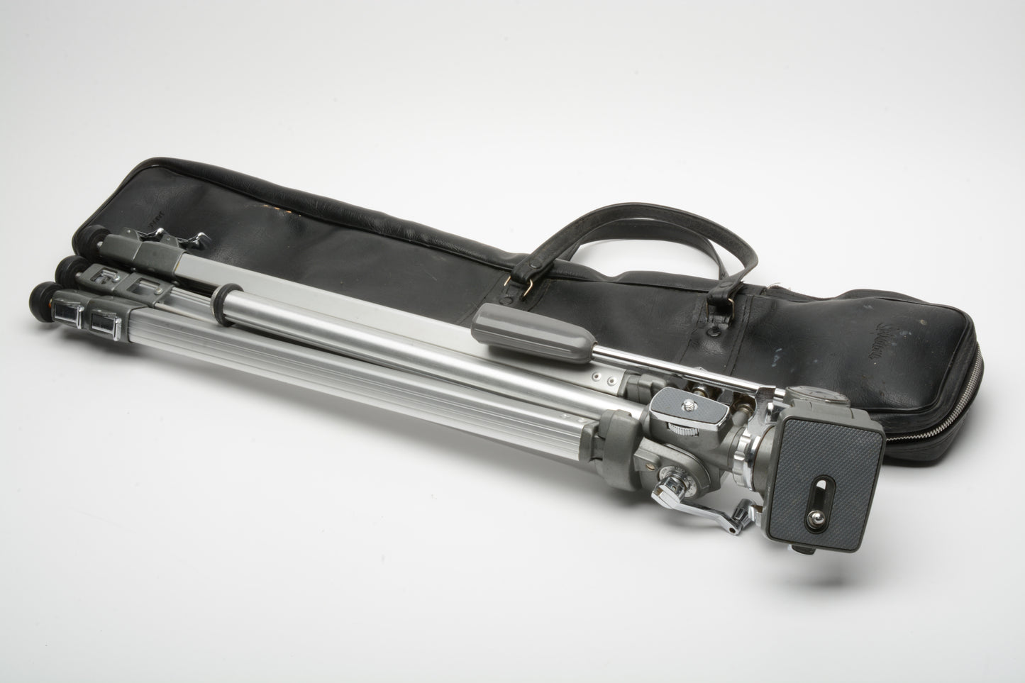 Spiratone versatile aluminum tripod w/Horizontal arm, Great design, in case
