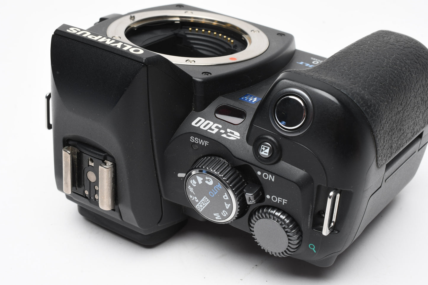 Olympus E500 DSLR body, batt+charger, clean, tested, nice + 512MB CF card