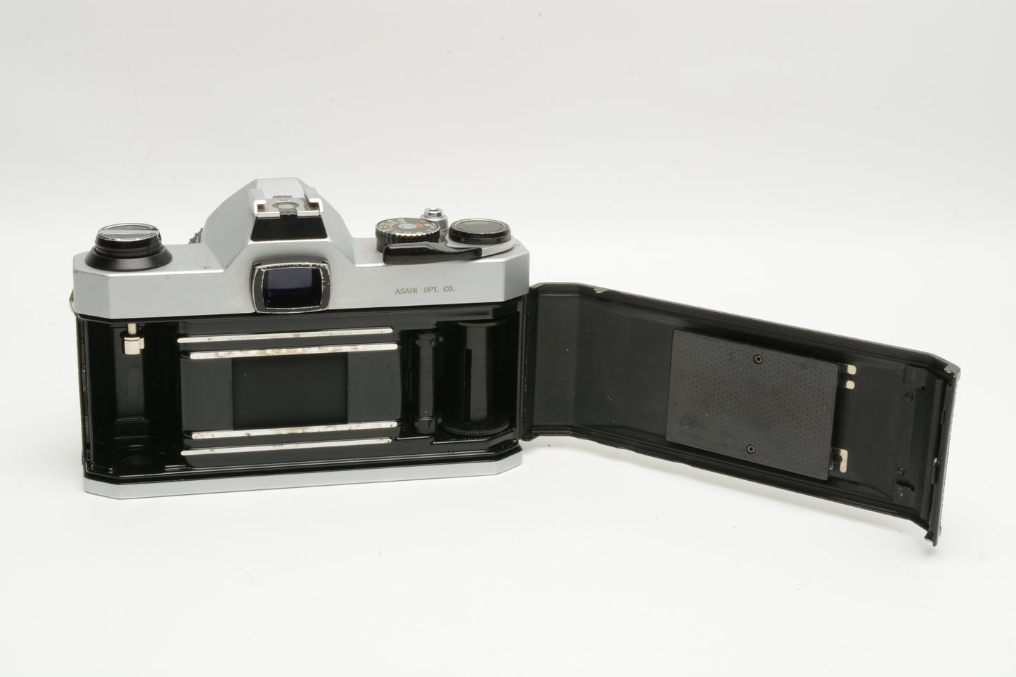 Pentax K1000 35mm SLR w/35-70mm zoom lens, New seals, strap, Great!