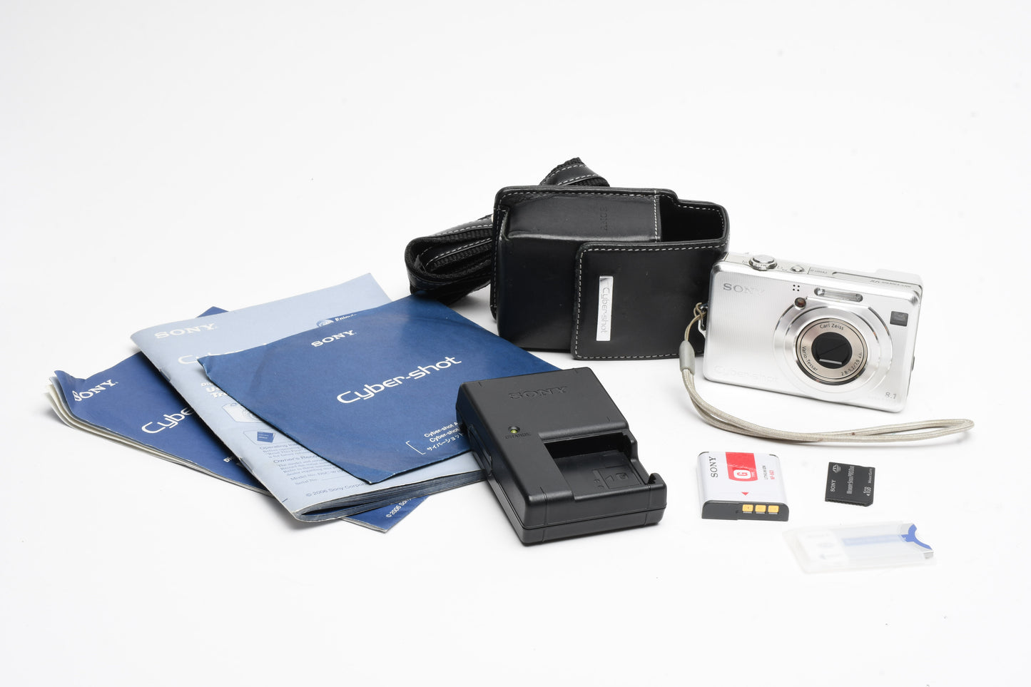 Sony DSC-W100 8MP Digital Point&Shoot camera, case, 1GB Pro Duo+++