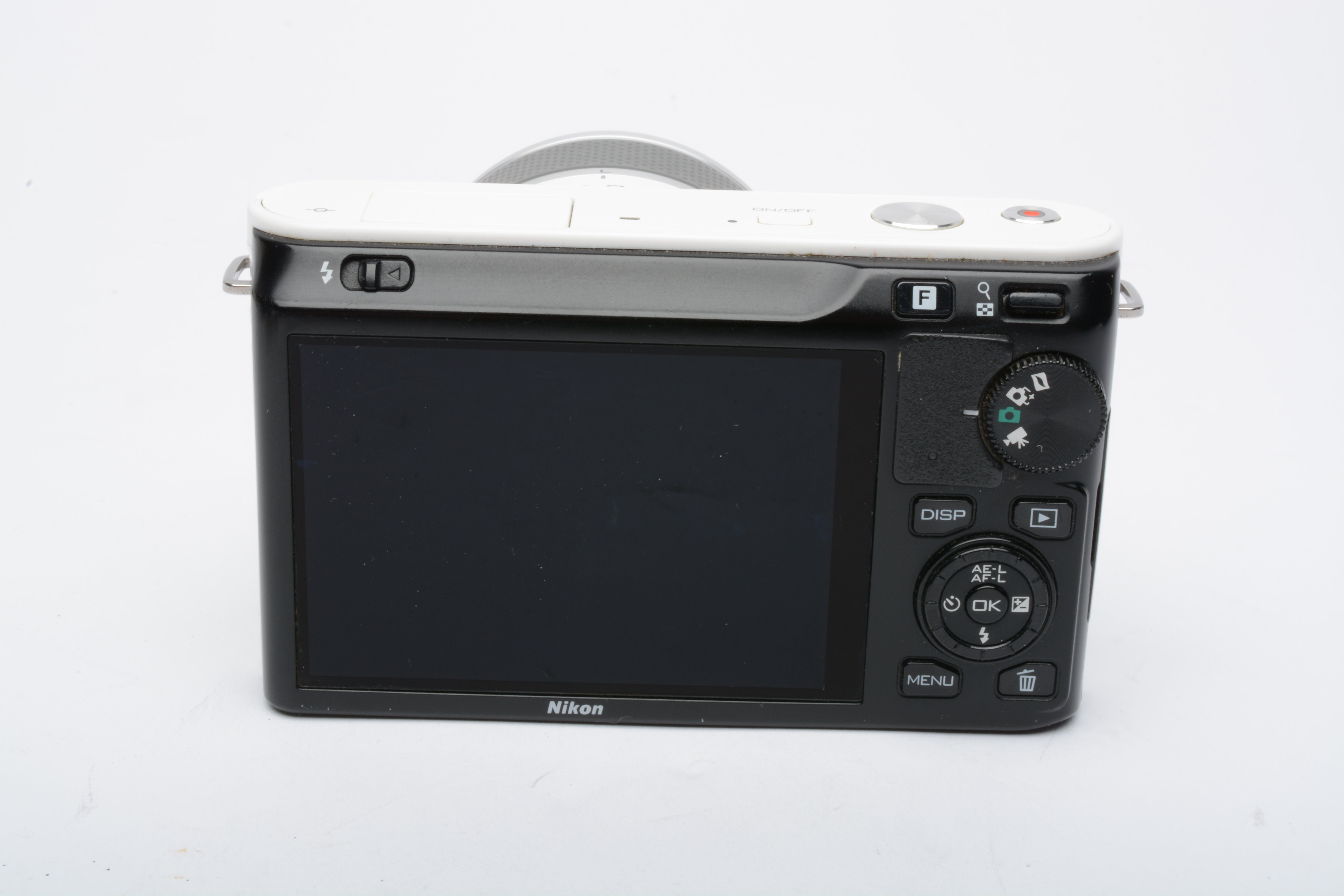 Nikon J1 (white) w/10-30 u0026 30-110mm 2-lens kit