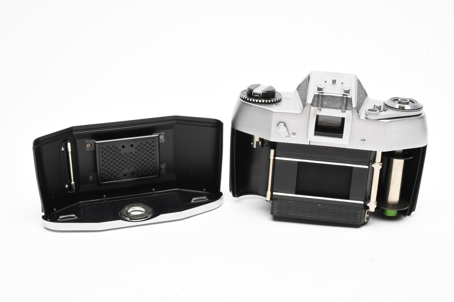 Exakta 500 SLR w/Carl Zeiss Jena Tessar 50mm f2.8 + Case, Spool, Shoe