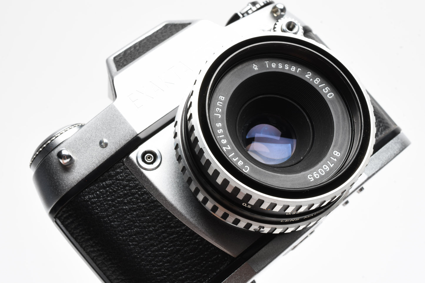 Exakta 500 SLR w/Carl Zeiss Jena Tessar 50mm f2.8 + Case, Spool, Shoe