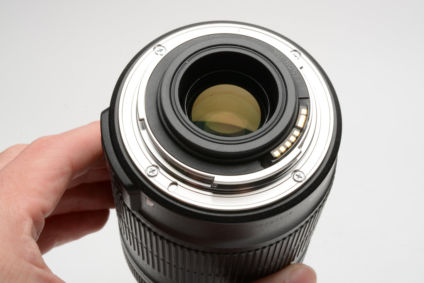 Canon EFS 18-135mm f3.5-5.6 IS zoom lens+caps and keeper, Nice!