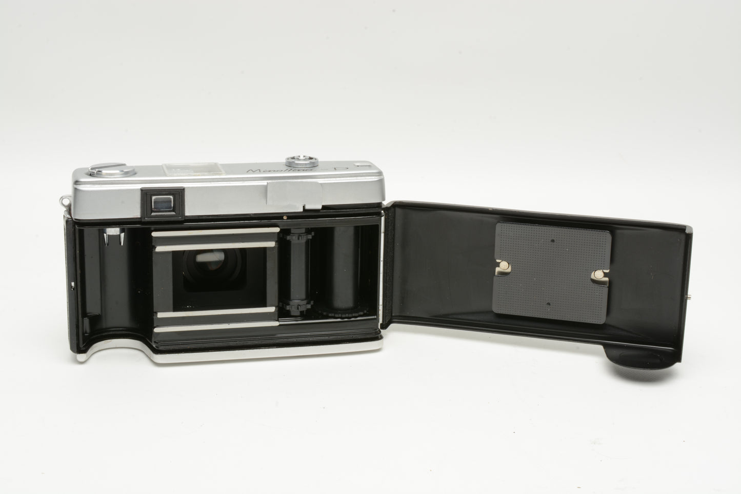 Minolta Minoltina P 35mm Rangefinder camera, Case, New Seals, Tested, Works great!