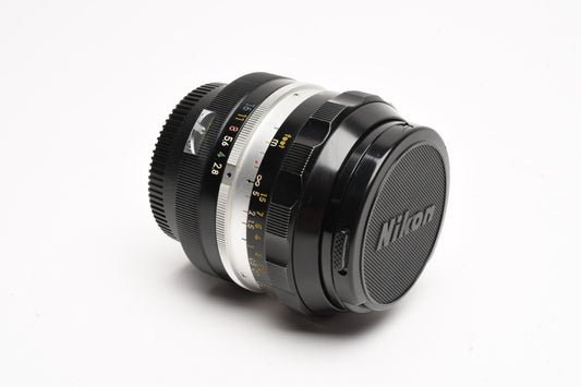 Nikon Nikkor-N.C 24mm f2.8 wide angle lens Nikon Non-AI mount, clean & sharp