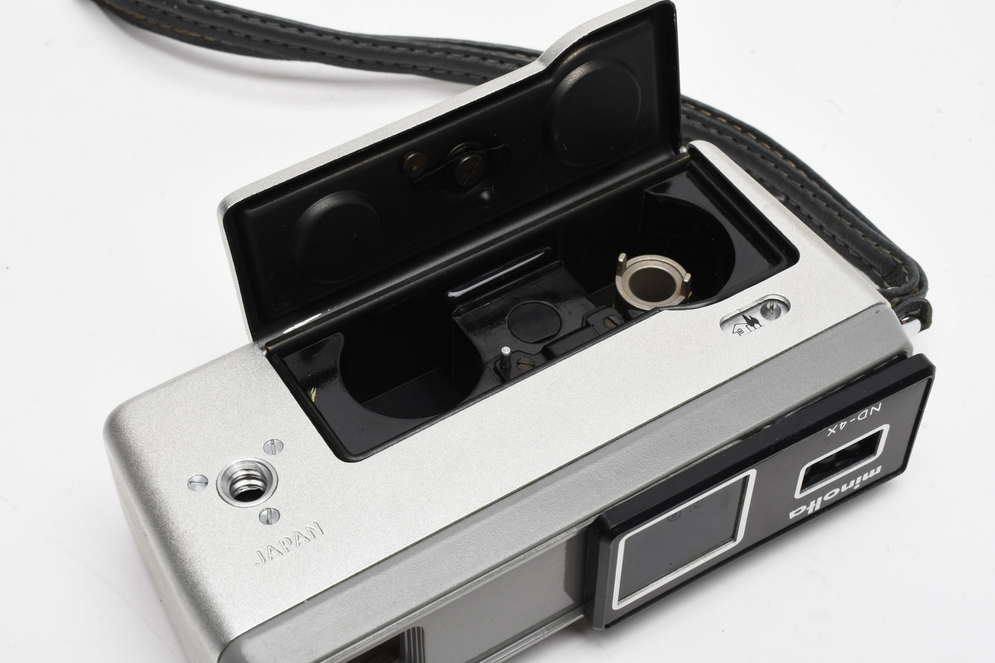Minolta 16 E.E Subminiature camera, case, strap, Works! Clean (Silver)