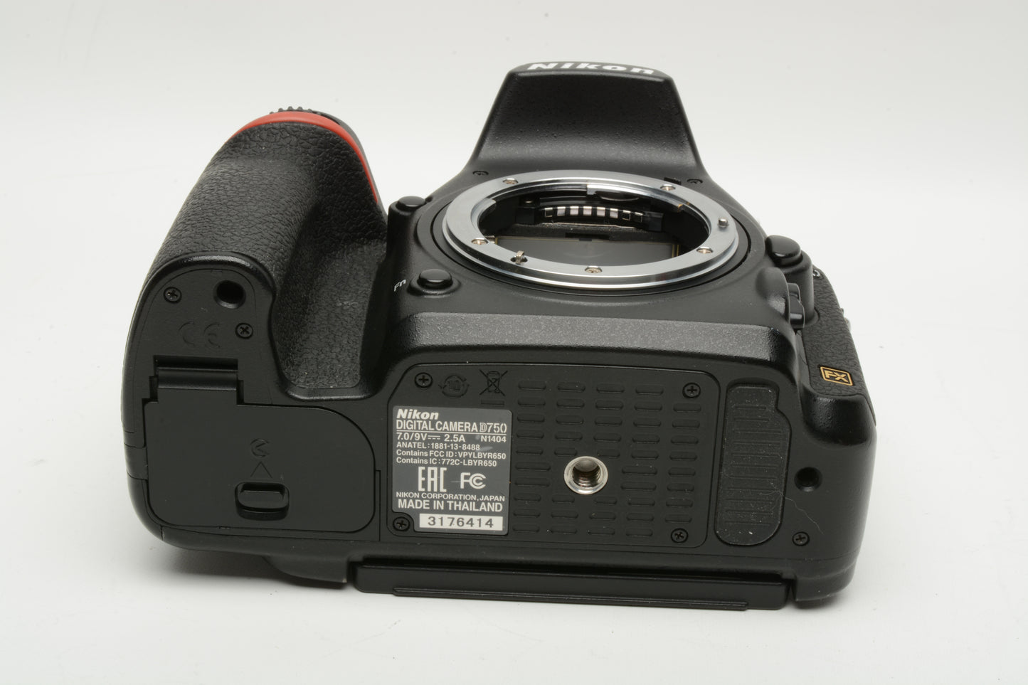 Nikon D750 DSLR Body w/2x batts, dual charger, 140K Acts, Still Great!