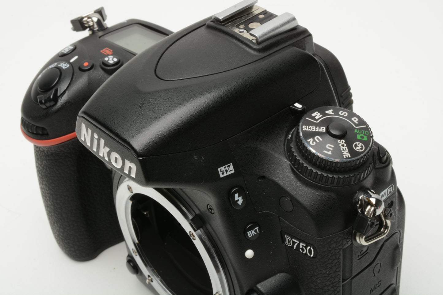 Nikon D750 DSLR Body w/2x batts, dual charger, 140K Acts, Still Great!