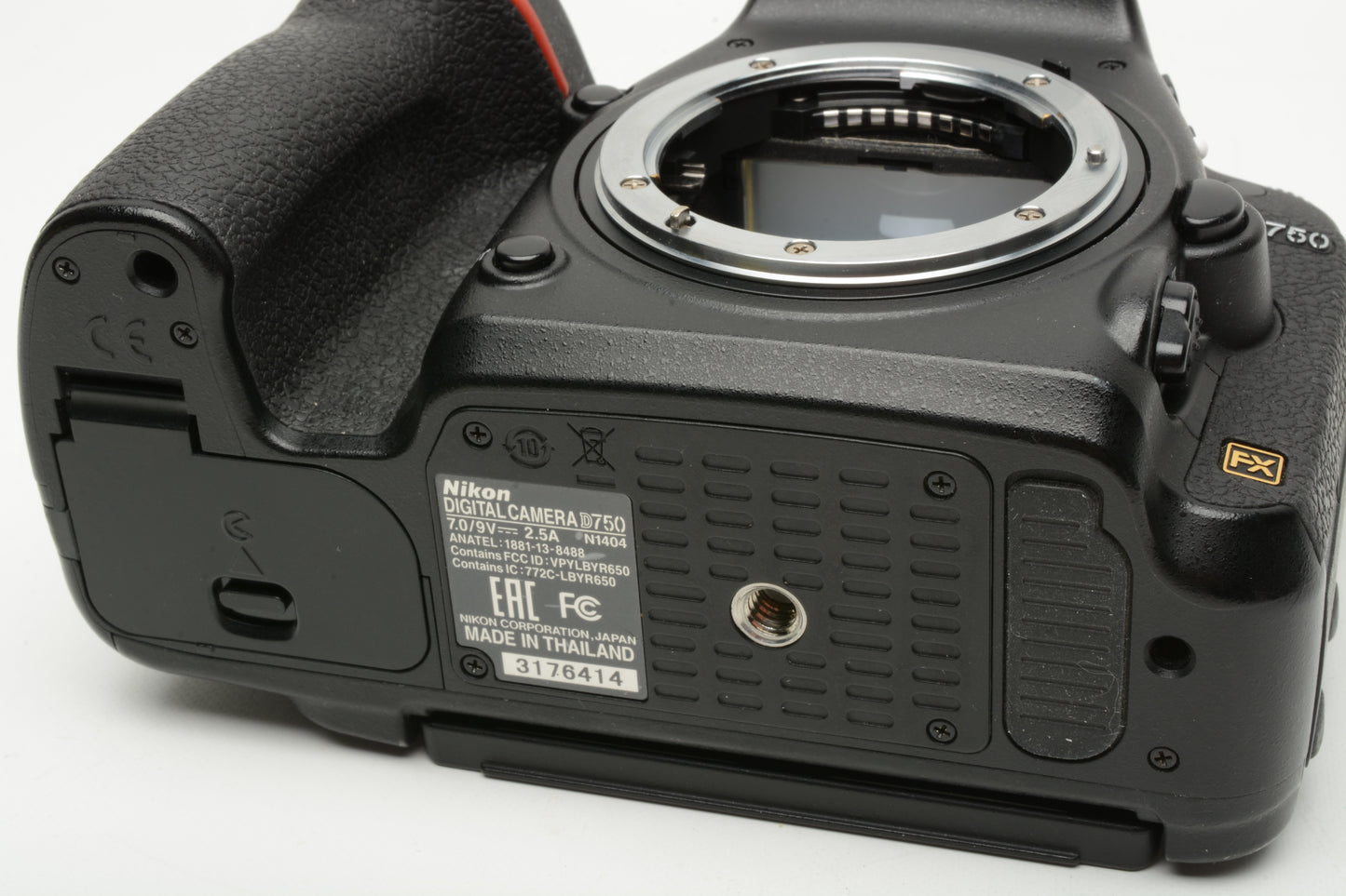 Nikon D750 DSLR Body w/2x batts, dual charger, 140K Acts, Still Great!