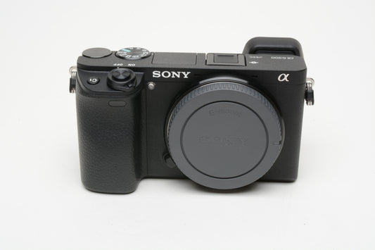 Sony A6300 Mirrorless body, batt+charger, Only 976 Acts, USA version, Clean