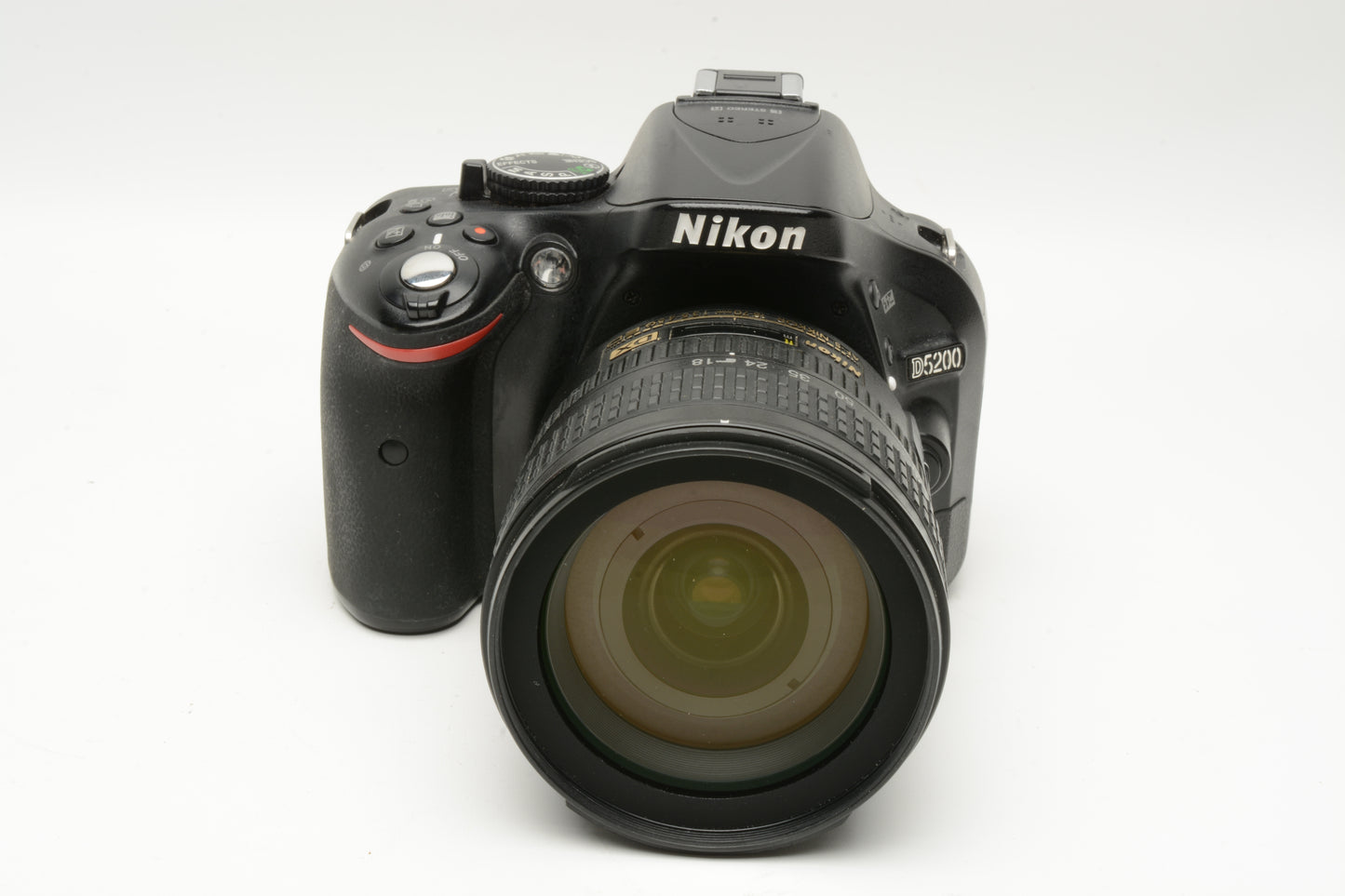 Nikon D5200 w/18-70mm F3.5-4.5G ED, batt+charger+strap+UV, 60K acts