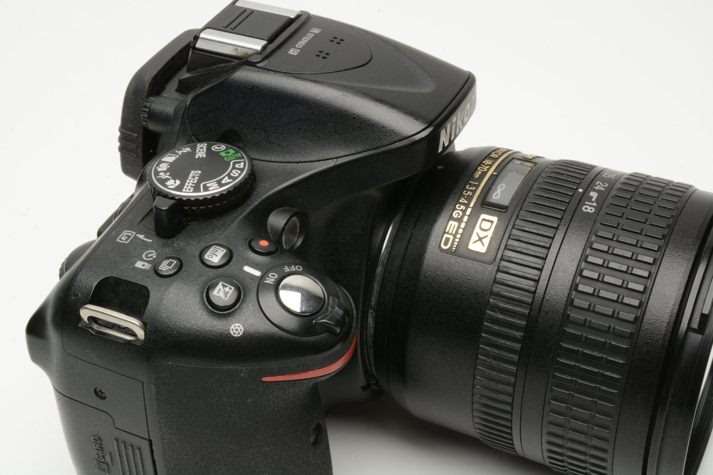 Nikon D5200 w/18-70mm F3.5-4.5G ED, batt+charger+strap+UV, 60K acts