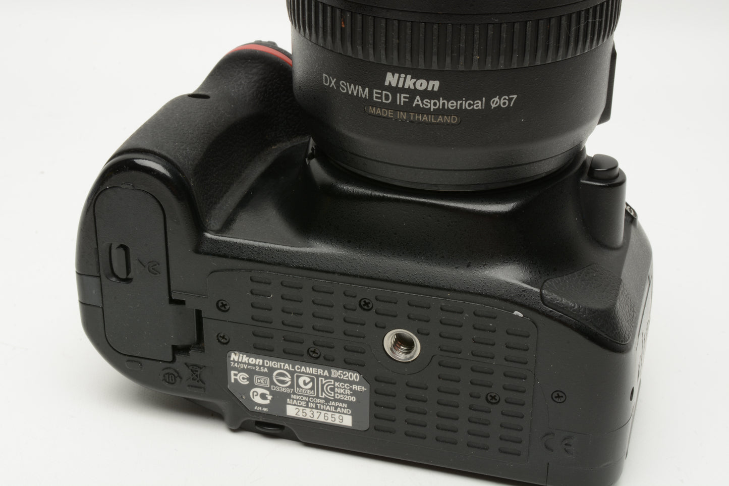 Nikon D5200 w/18-70mm F3.5-4.5G ED, batt+charger+strap+UV, 60K acts