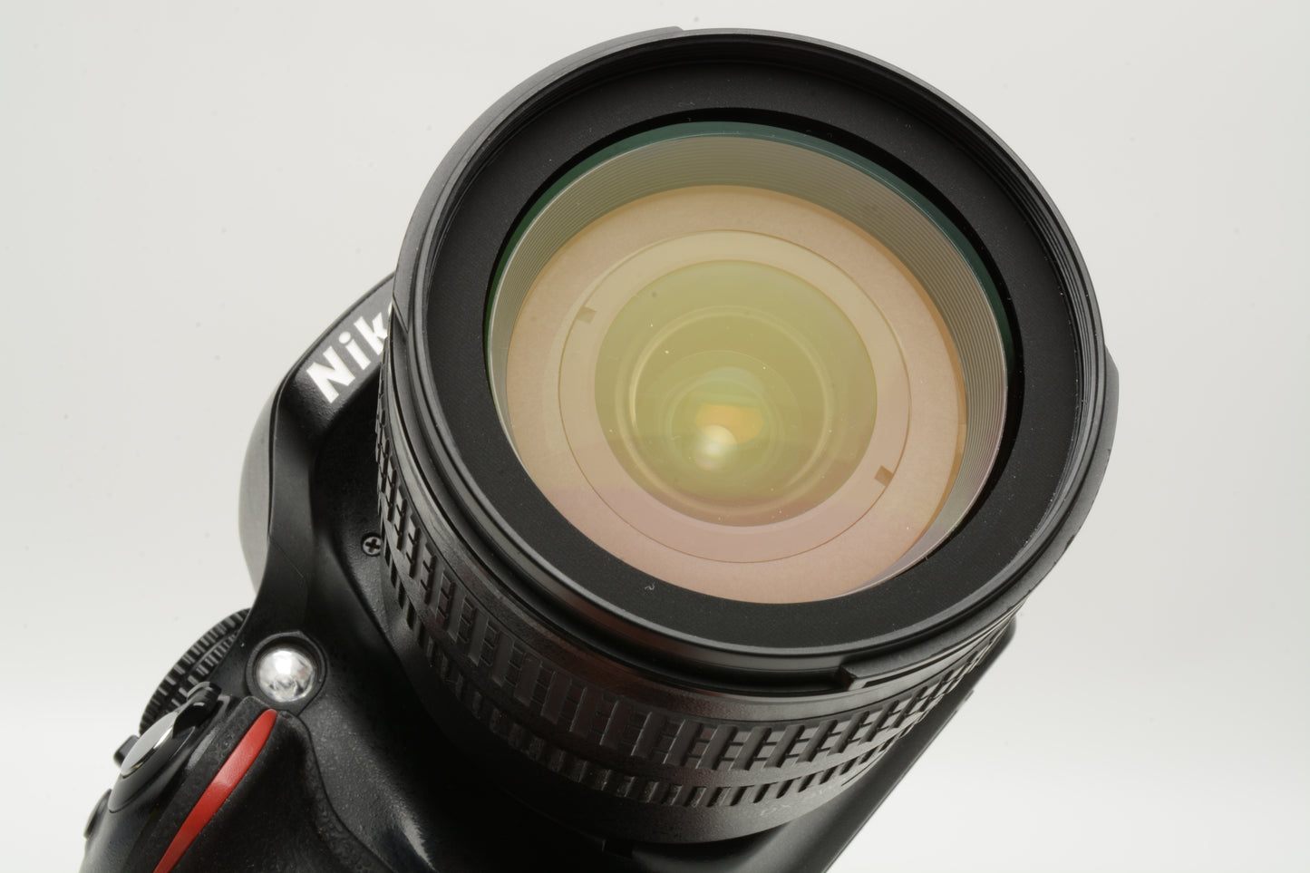 Nikon D5200 w/18-70mm F3.5-4.5G ED, batt+charger+strap+UV, 60K acts