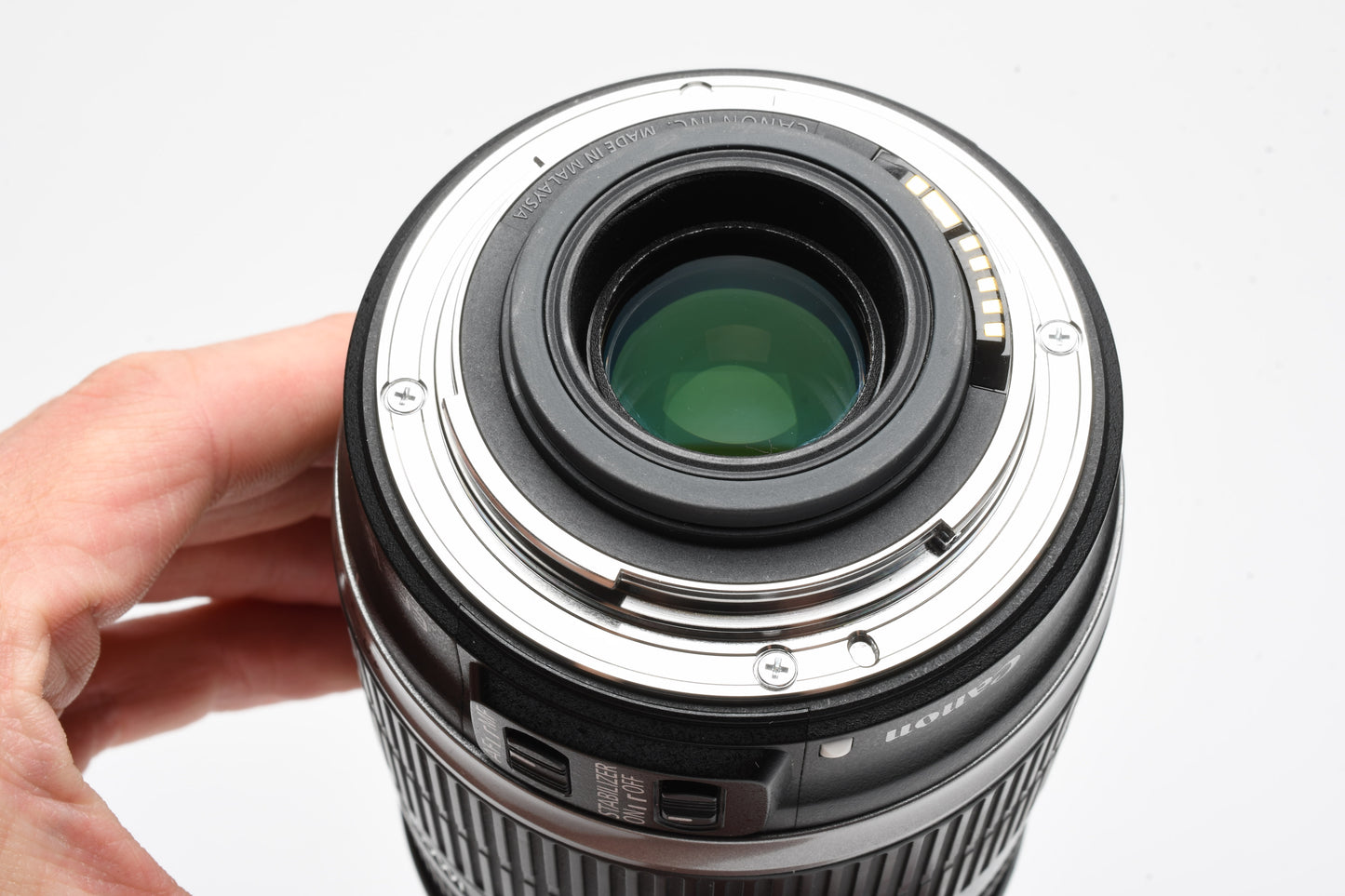 Canon EFS 18-200mm f3.5-5.6 IS zoom lens, caps, Box, Good!
