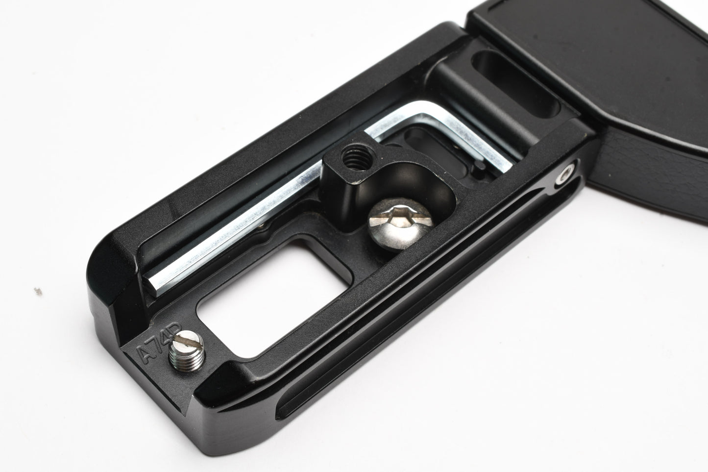 Wepoto A74P Expansion Grip with Quick Release Plate for Arca, Sony A7 IV