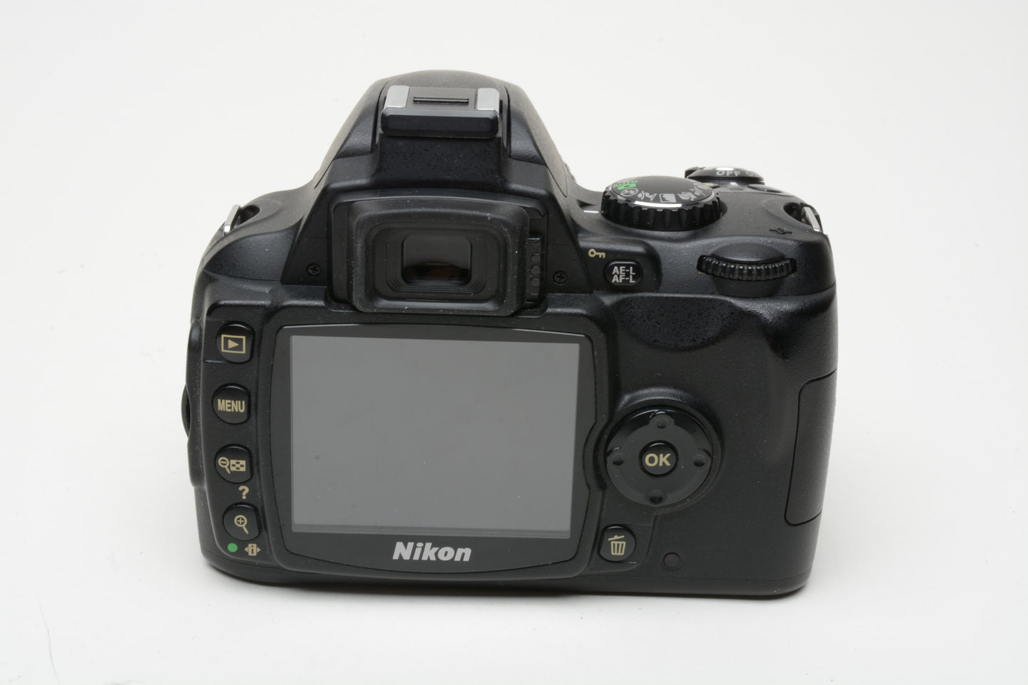 Nikon D40 DSLR body w/Nikkor 18-55mm f3.5-5.6G ED II, batt+charger+SD, 5686 Acts!