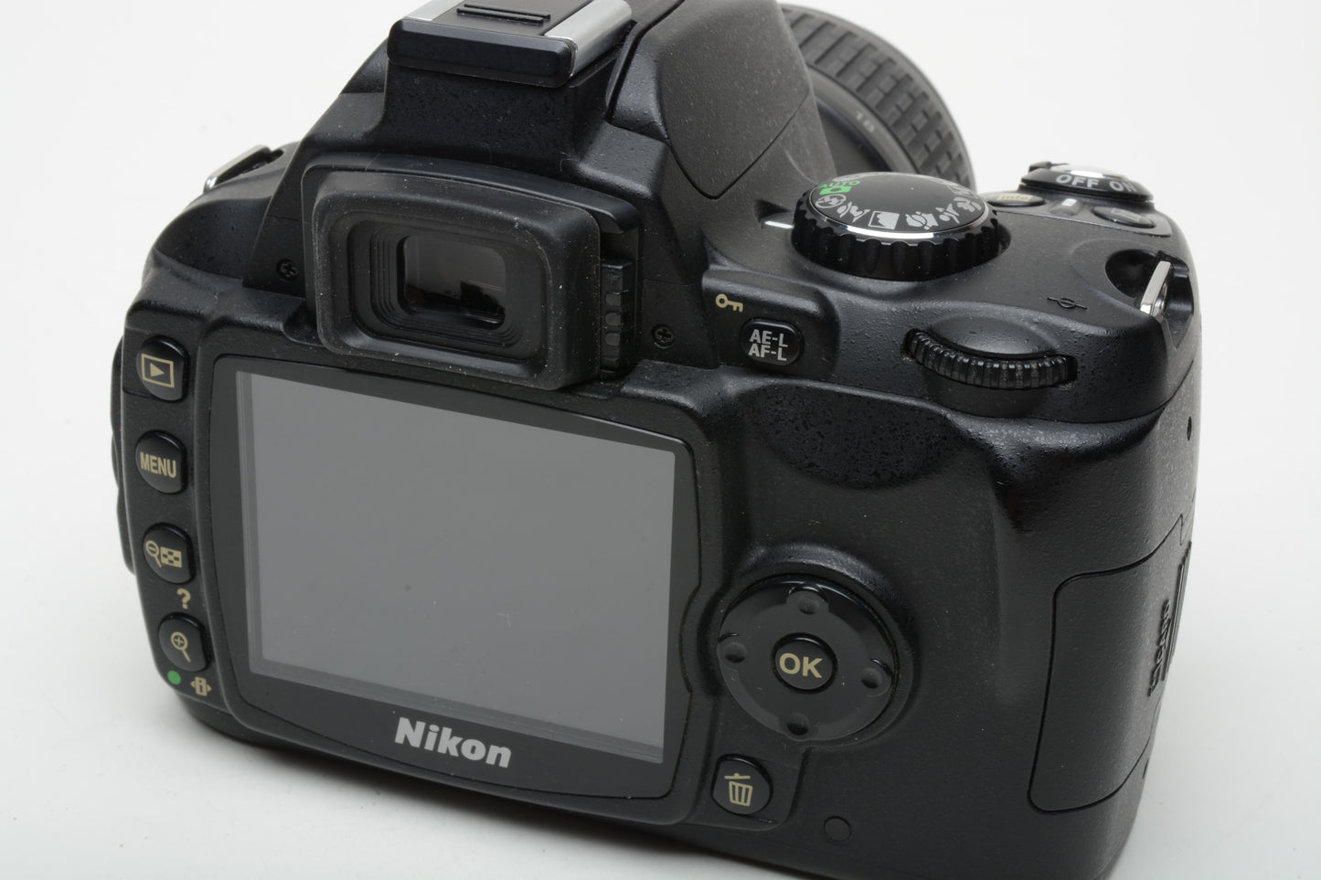 Nikon D40 DSLR body w/Nikkor 18-55mm f3.5-5.6G ED II, batt+charger+SD, 5686 Acts!