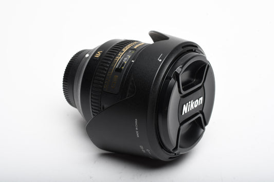 Nikon Nikkor AFS 24-85mm f3.5-4.5G ED VR zoom lens, Caps, Hood, Good