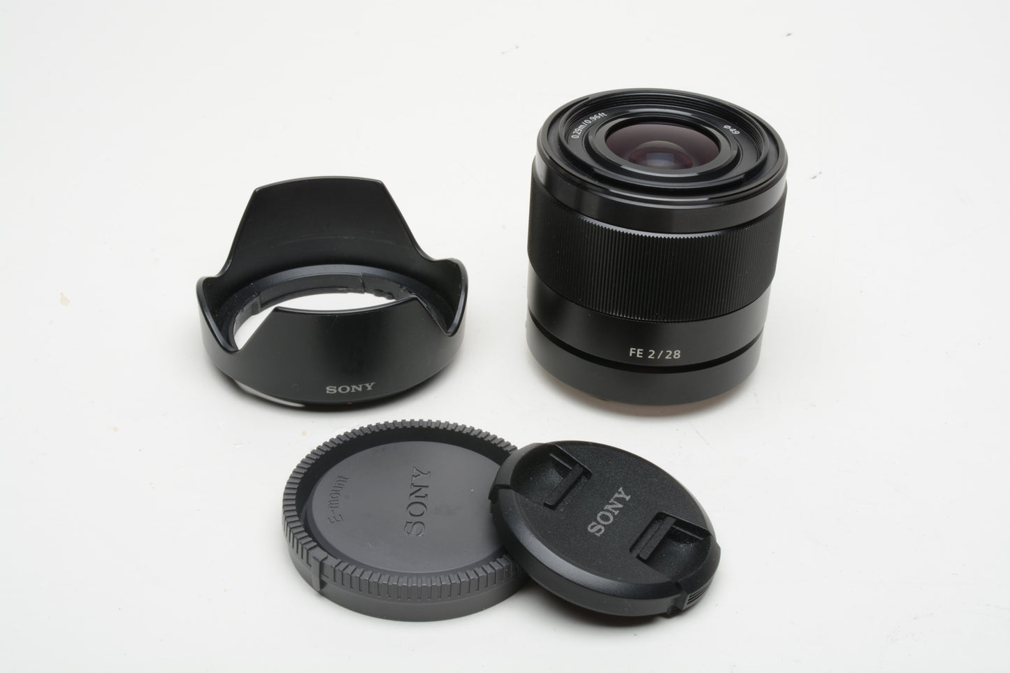 Sony FE 28mm f2 SEL28F20 wide angle lens, caps+hood, clean & sharp