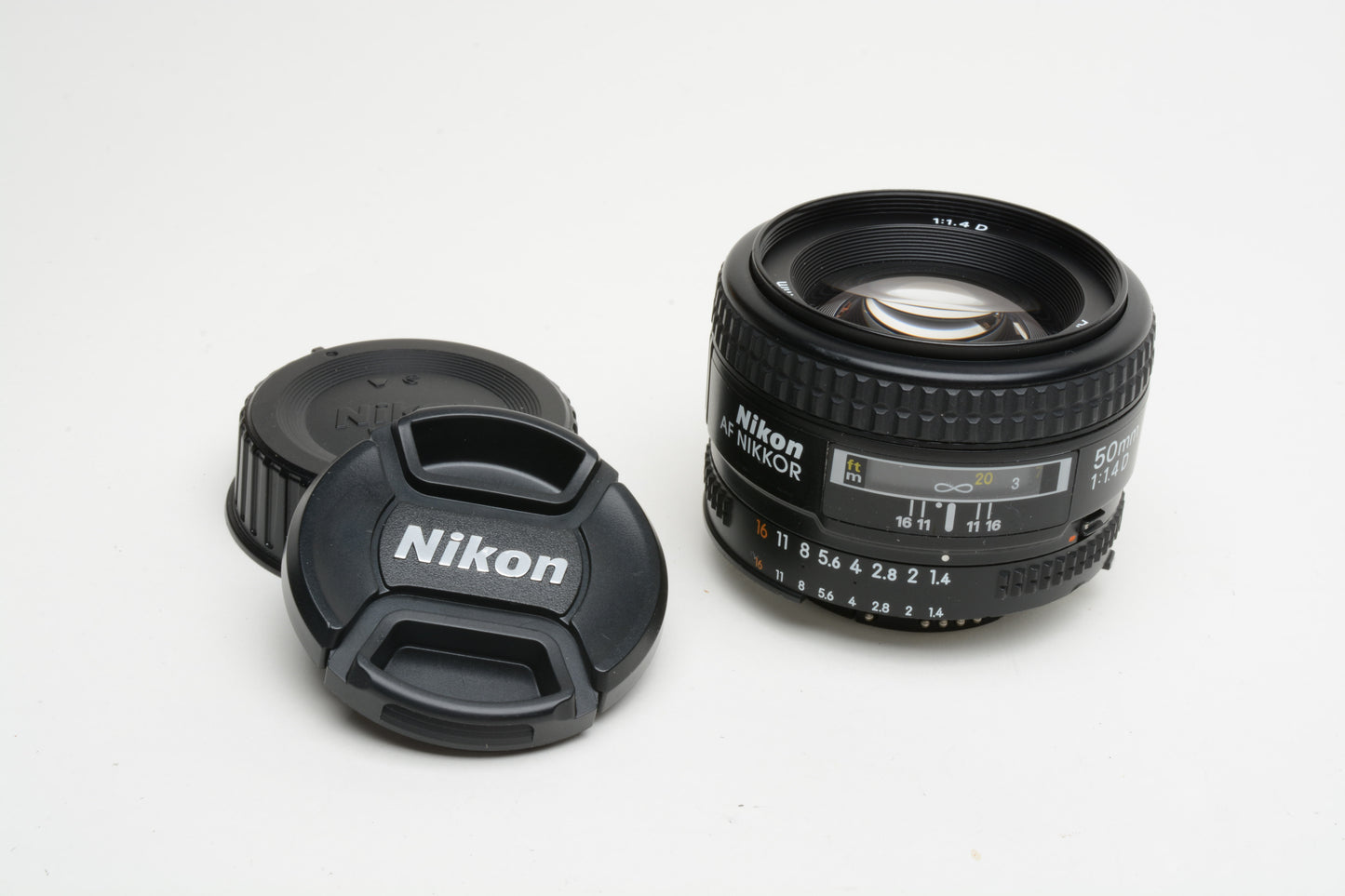 Nikon AF Nikkor 50mm f1.4D prime lens, very clean, nice prime lens w/caps