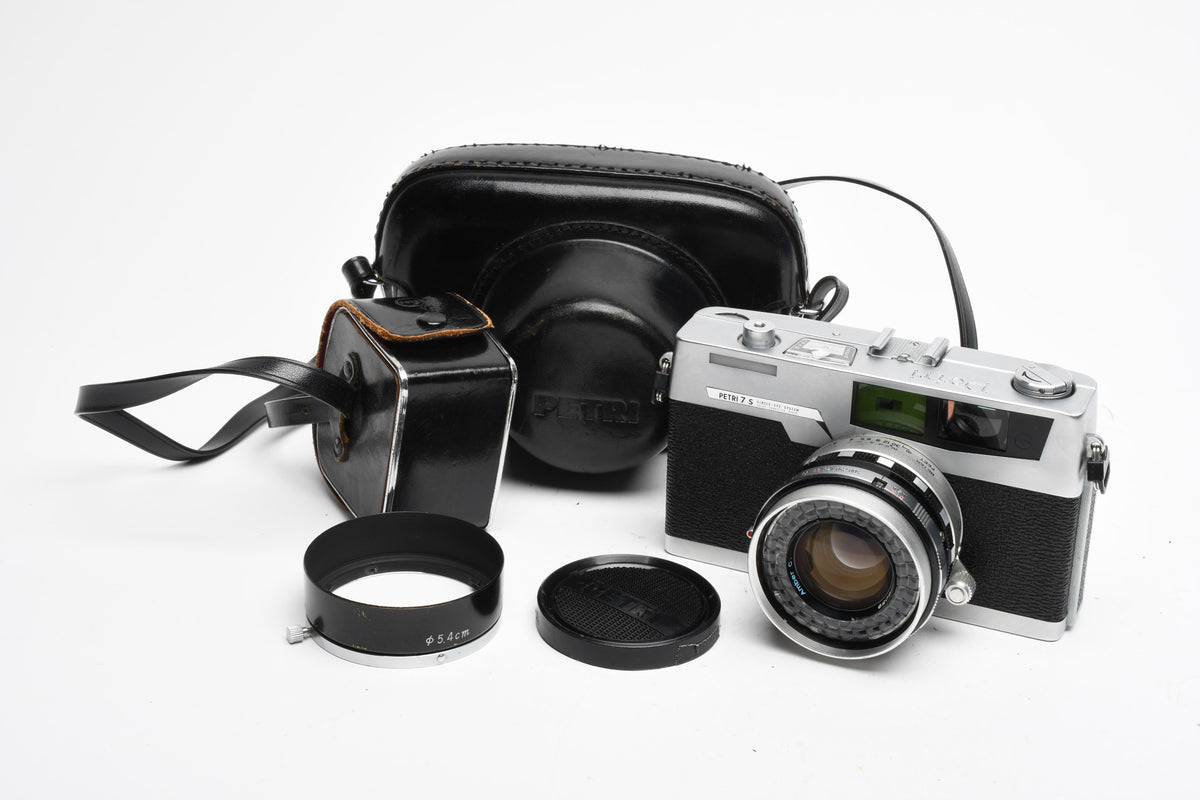 Petri 7s 35mm Rangefinder camera w/45mm f1.8 lens, case, hood, Good!