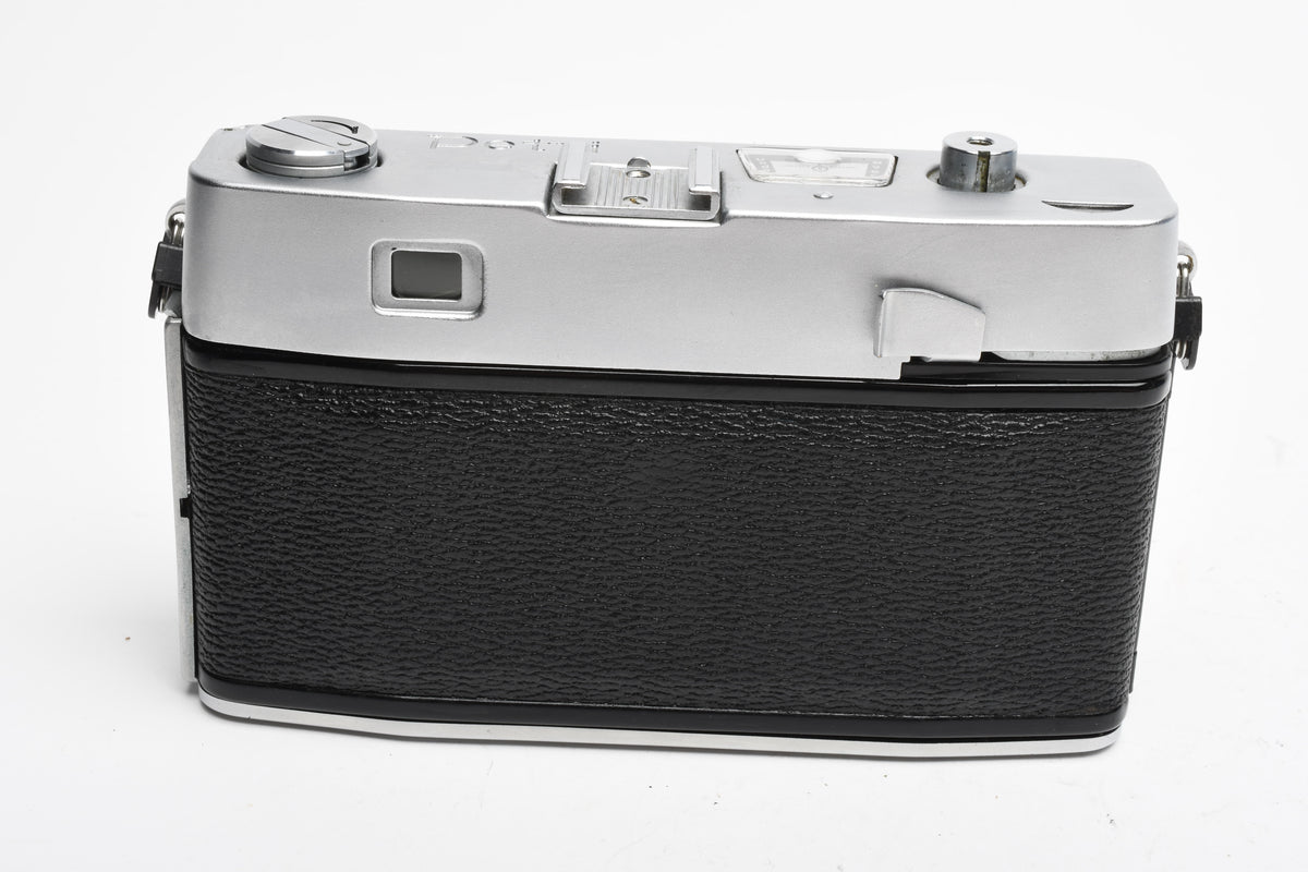 Petri 7s 35mm Rangefinder camera w/45mm f1.8 lens, case, hood, Good!