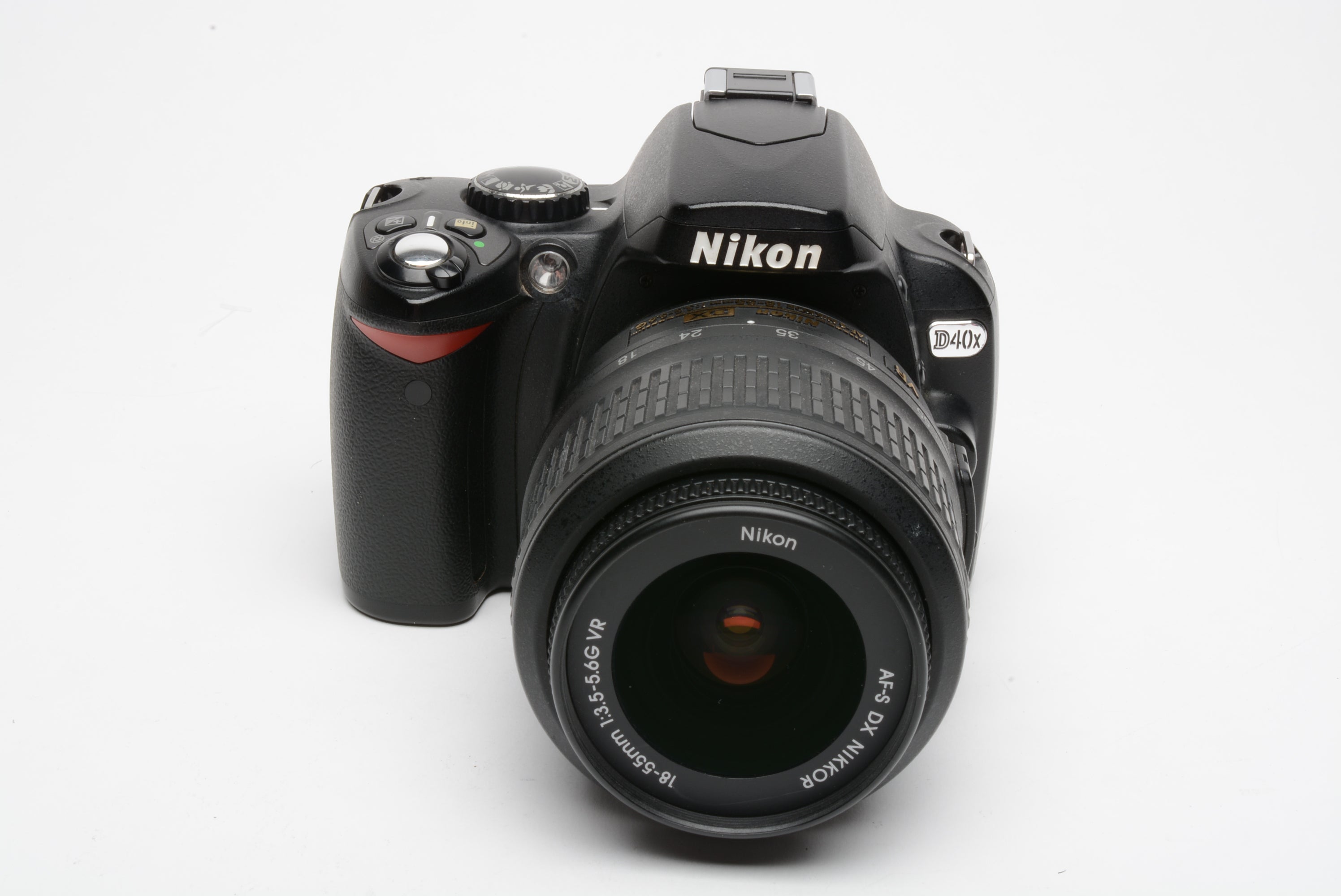 Nikon D40X body w/Nikkor 18-55mm f3.5-5.6 G VR II, 2batts, charger