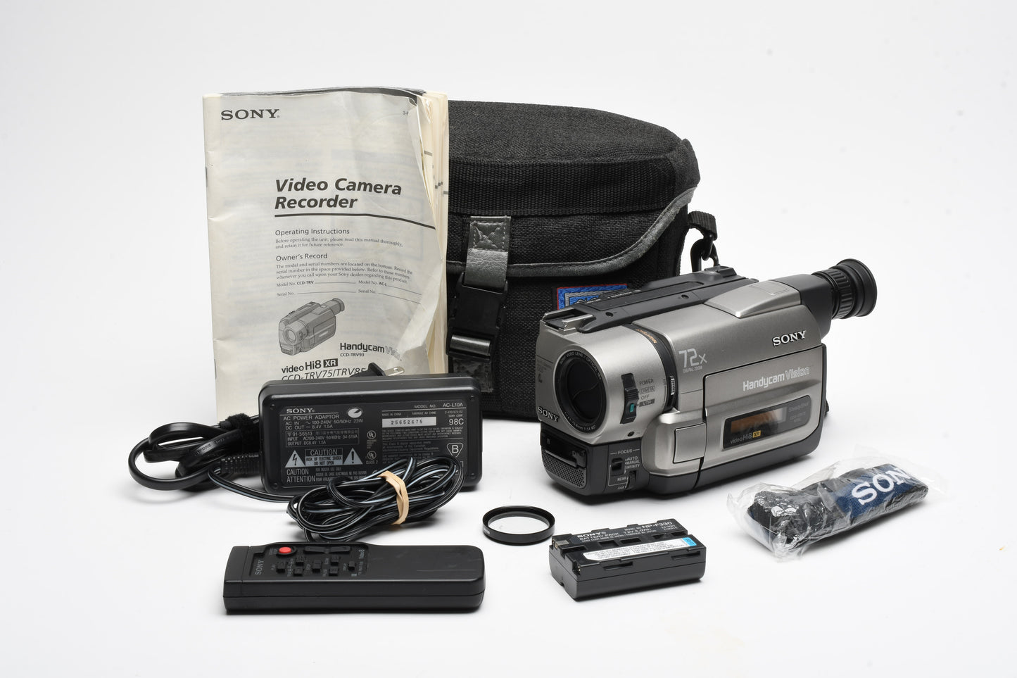 Sony CCD-TRV75 Hi-8 Video camcorder bundle, batt, AC, Remote, tested, Great!