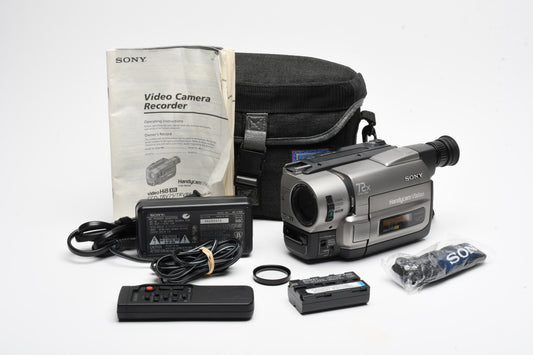 Sony CCD-TRV75 Hi-8 Video camcorder bundle, batt, AC, Remote, tested, Great!