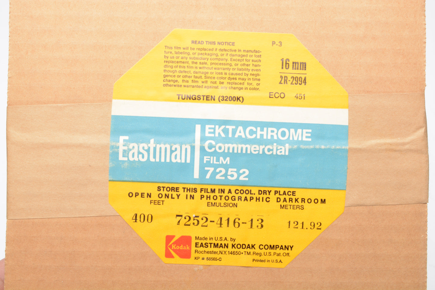 Kodak 7252 Ektachrome Commercial 16mm 400" film (3200K)