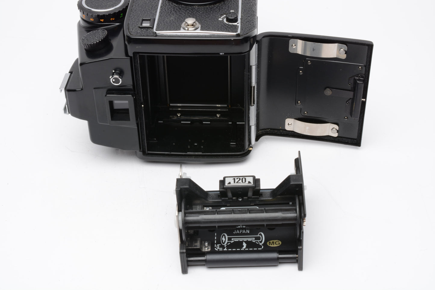 Mamiya M645 1000S w/80mm f2.8, new seals, great working