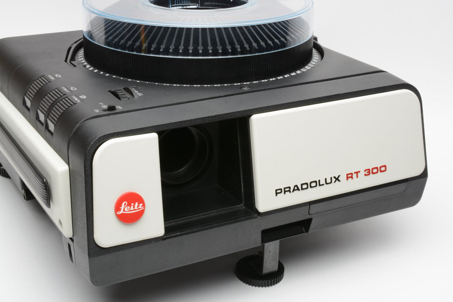 Leitz Leica Pradolux RT300 Slide Projector, remote, tray, tested (No lens)