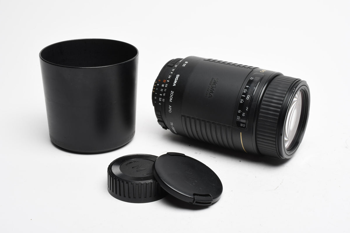 Sigma APO AF 70-300mm f4-5.6 Telephoto zoom for Nikon AF +Hood, Good