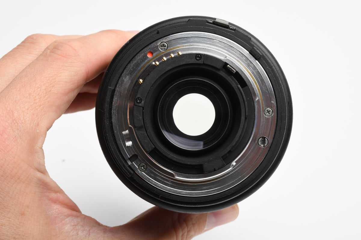 Sigma APO AF 70-300mm f4-5.6 Telephoto zoom for Nikon AF +Hood, Good