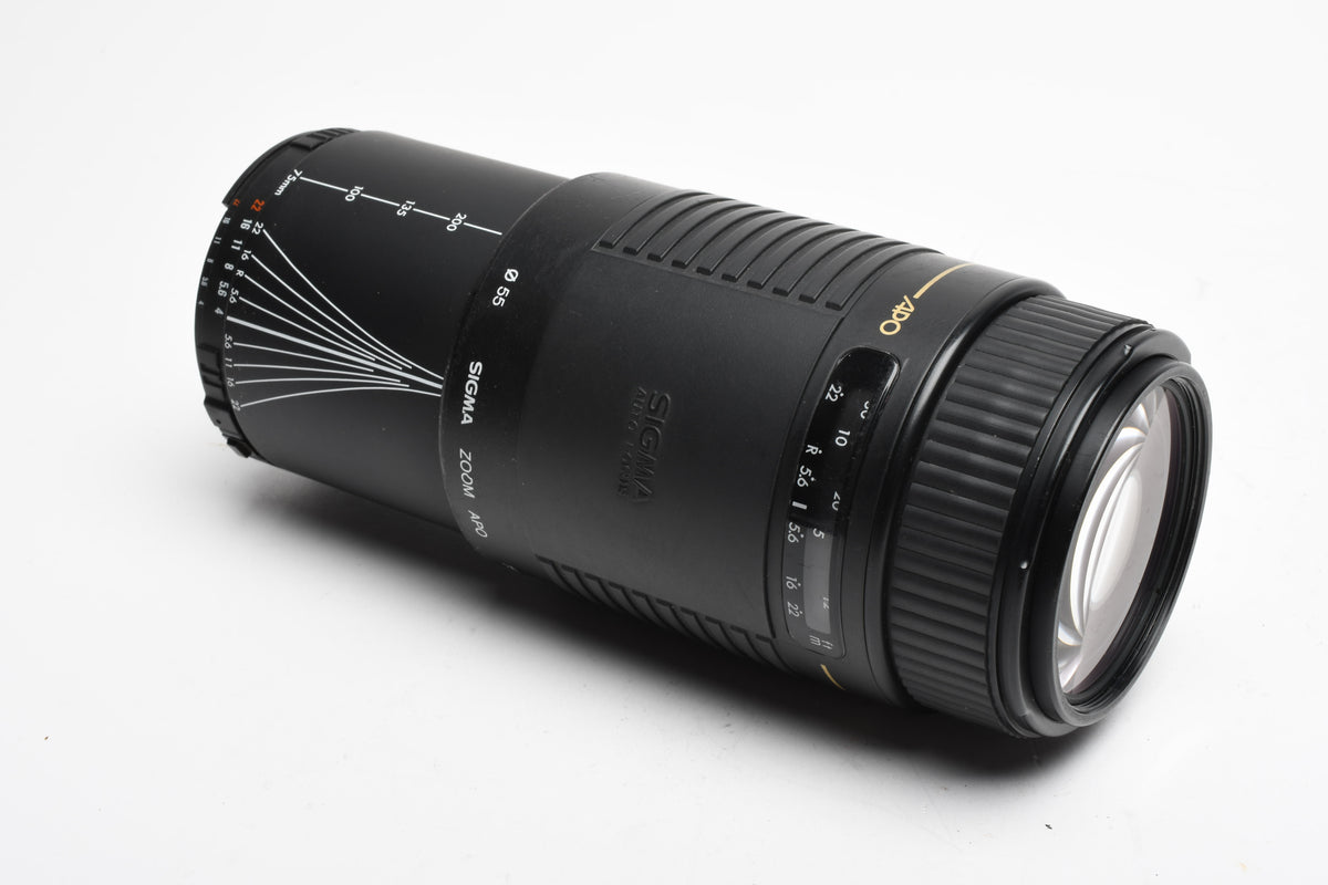 Sigma APO AF 70-300mm f4-5.6 Telephoto zoom for Nikon AF +Hood, Good