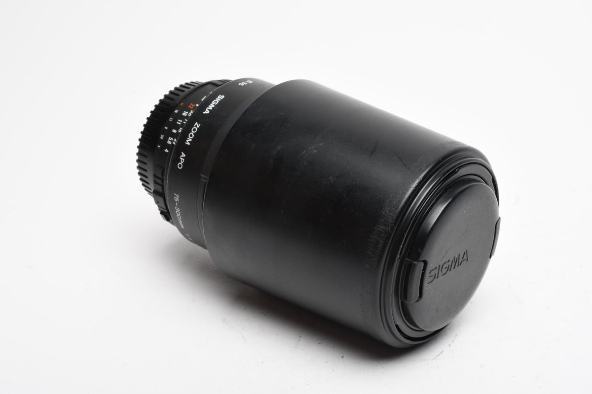 Sigma APO AF 70-300mm f4-5.6 Telephoto zoom for Nikon AF +Hood, Good