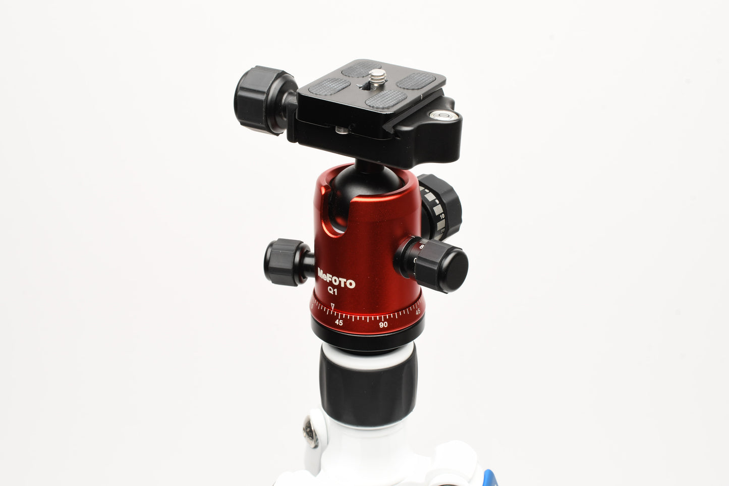 MeFoto compact travel tripod A1350 Road Trip (White/Black) in case, Mint-