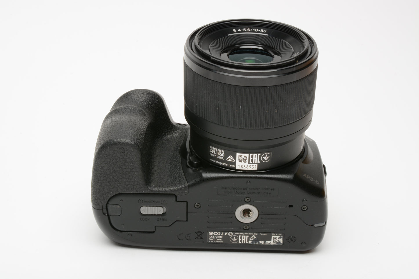 Sony A3500 20.1MP w/18-50mm f4-5.6 zoom, 2 batts, charger, Very clean, Tested