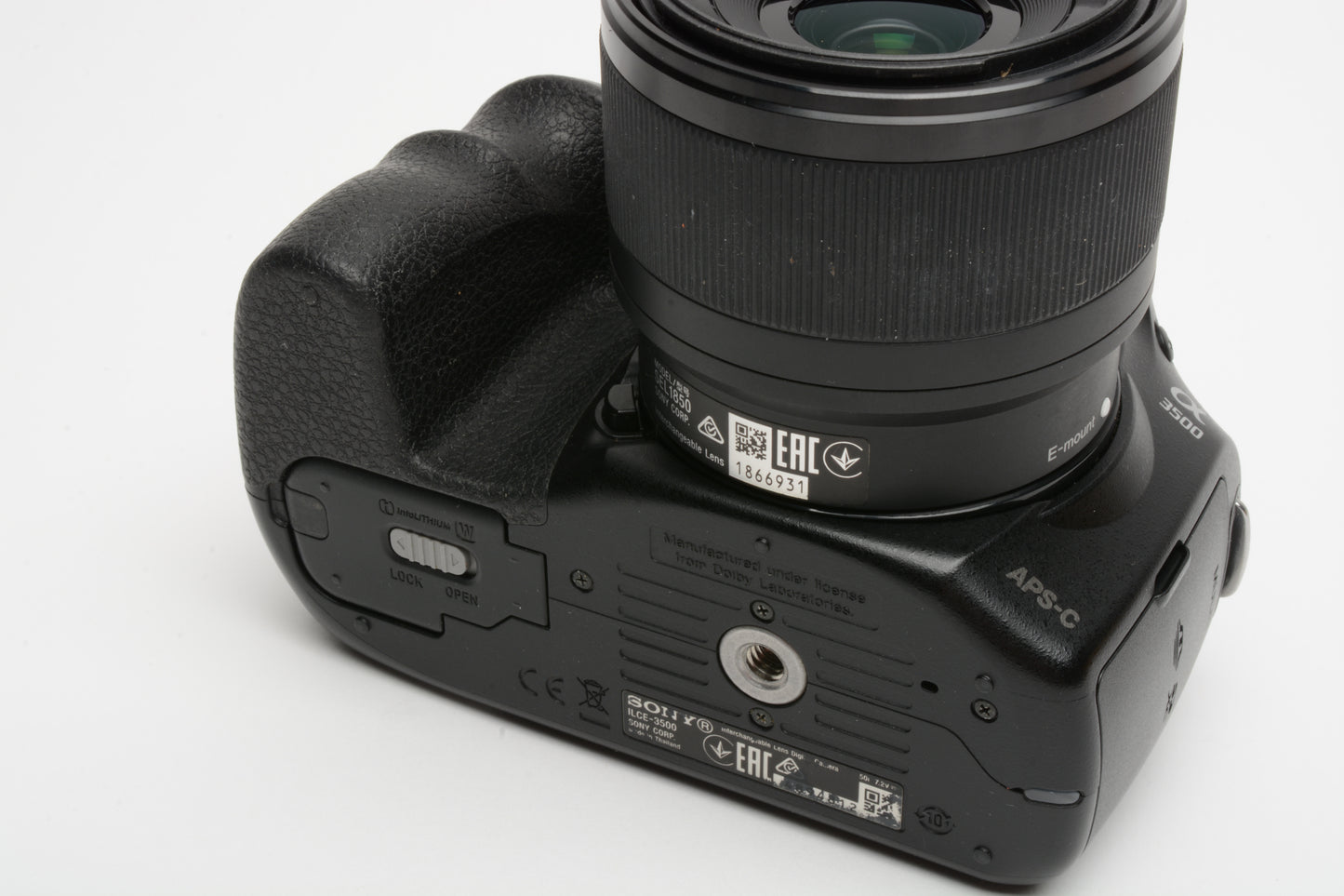 Sony A3500 20.1MP w/18-50mm f4-5.6 zoom, 2 batts, charger, Very clean, Tested