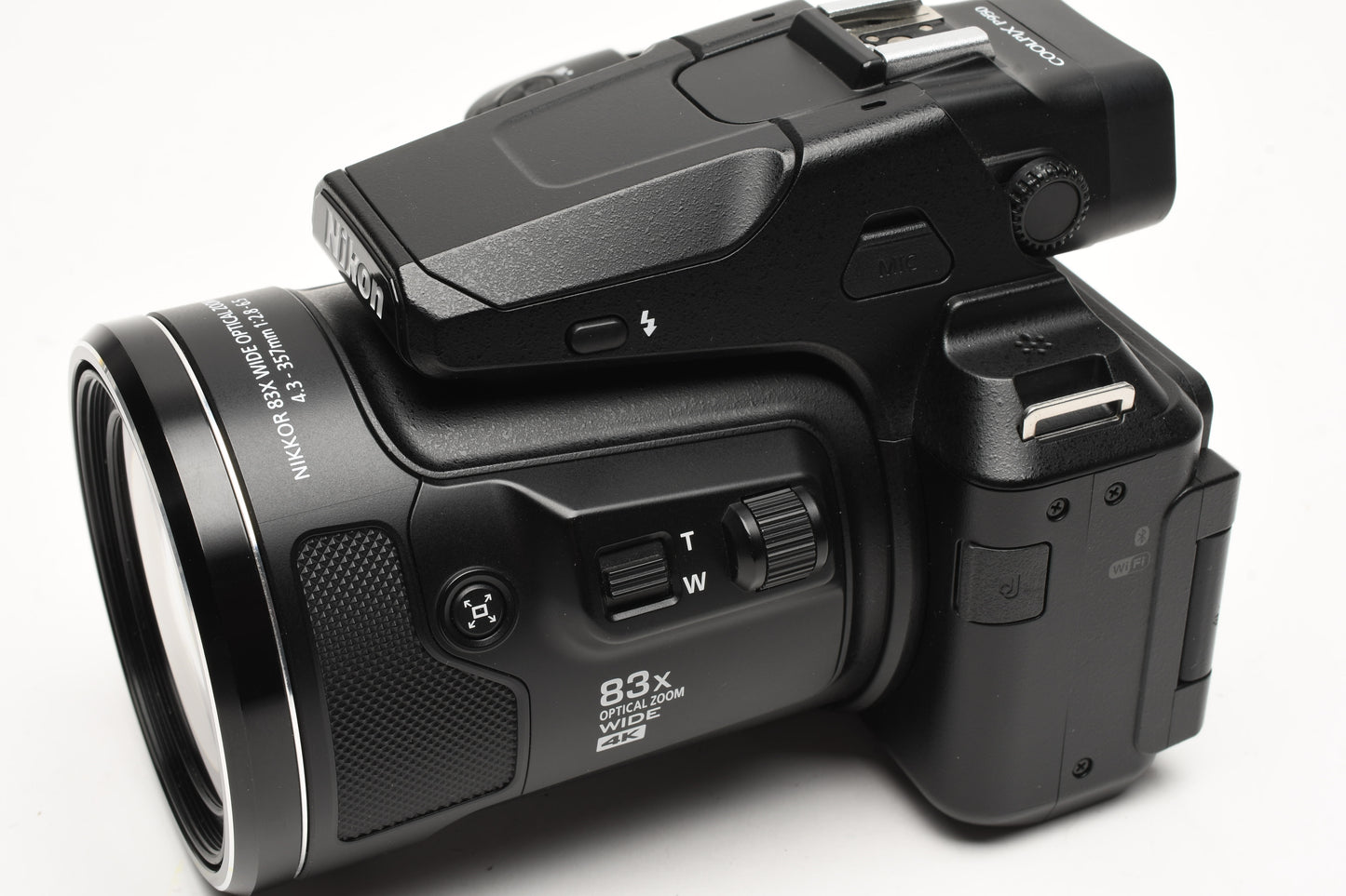 Nikon Coolpix P950 digital w/battery, charger, strap, hood, Mint, Boxed