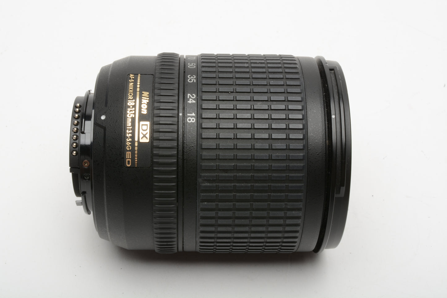Nikon AF-S Nikkor 18-135mm f3.5-5.6G ED zoom lens, caps, Very clean