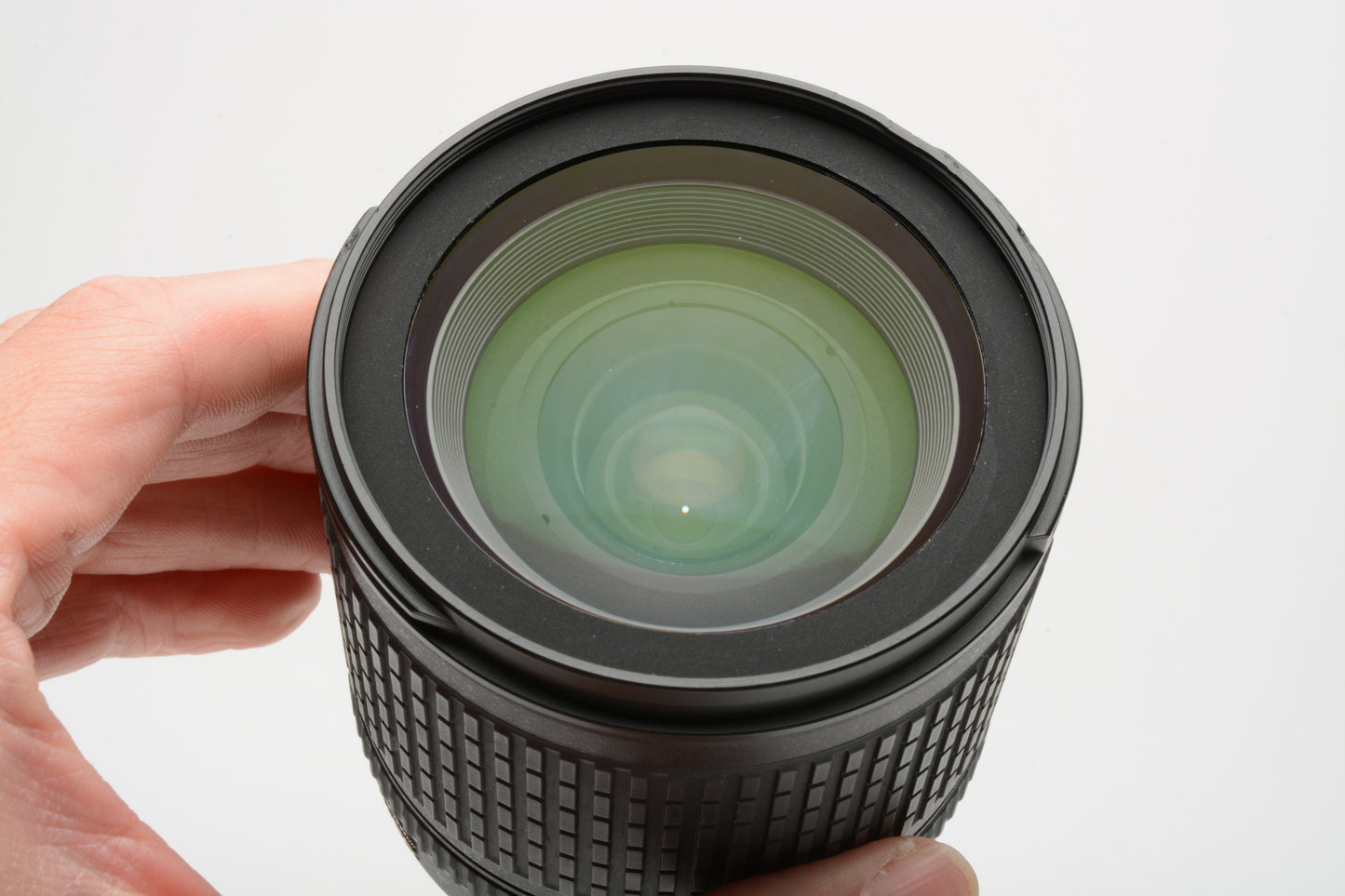 Nikon AF-S Nikkor 18-135mm f3.5-5.6G ED zoom lens, caps, Very clean