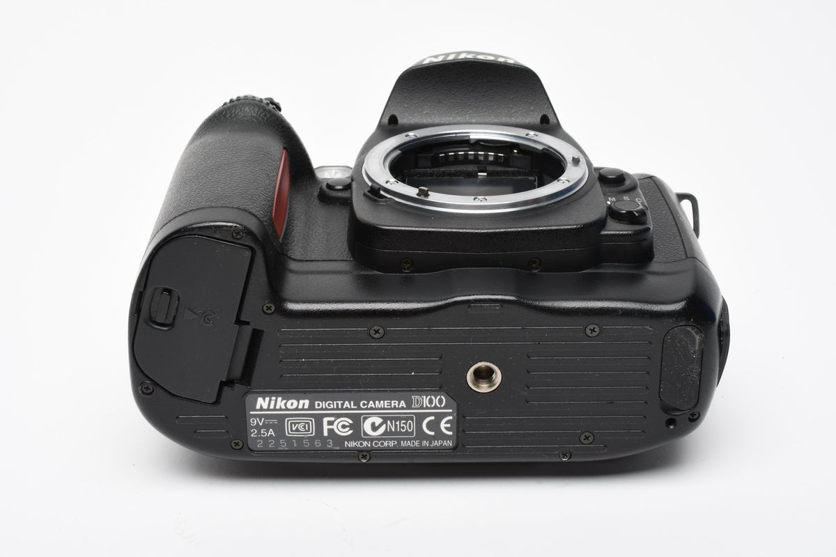 Nikon D100 6.1MP DSLR Body, batt, charger, manual, strap, CF, tested, Box
