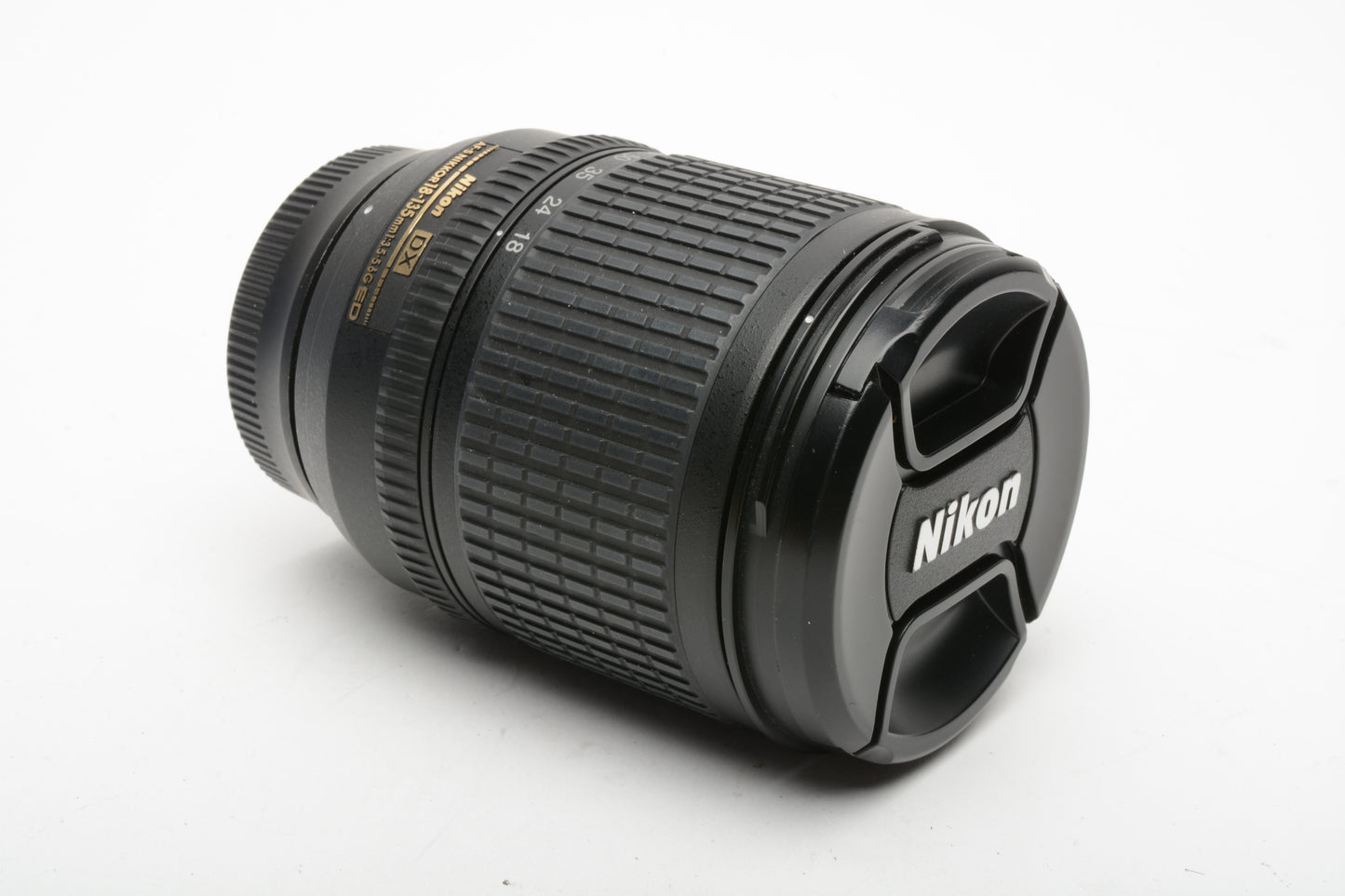 Nikon AF-S Nikkor 18-135mm f3.5-5.6G ED zoom lens, caps, Very clean