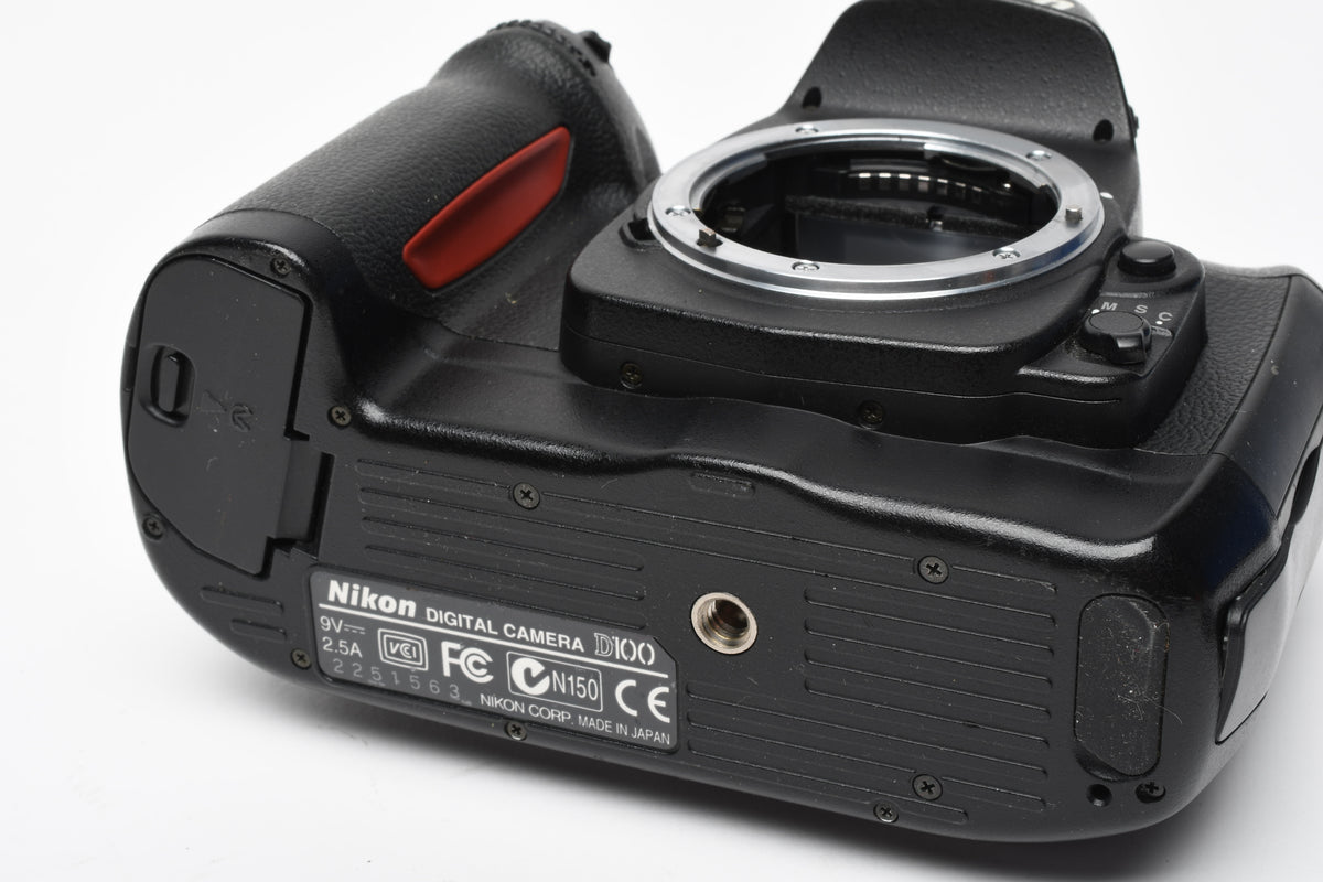 Nikon D100 6.1MP DSLR Body, batt, charger, manual, strap, CF, tested, Box