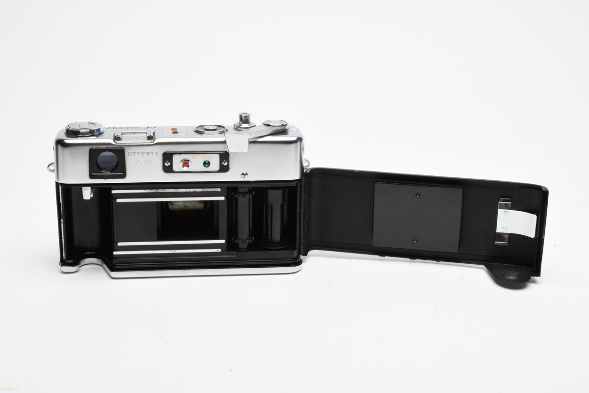 Yashica Electro 35 35mm camera w/Yashinon DX 45mm f1.7, Case, Parts or Repair