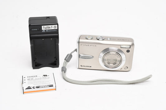 Fujifilm FinePix F30 6.3MP Digital Point&Shoot camera, Tested, Good!
