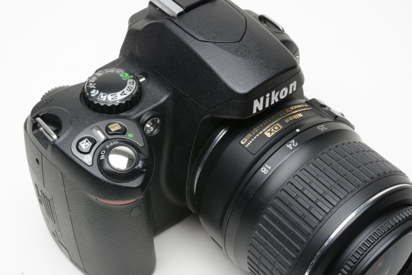 Nikon D40 DSLR body w/Nikkor 18-55mm f3.5-5.6G ED II , batt+charger+SD, 1680 Acts!